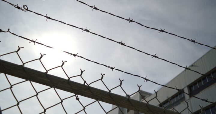 barbed-wire-960248_1920