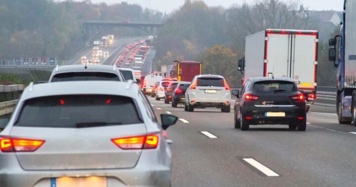 utrudnienia-drogowe-w-j--zefowie--zamkni--cie-prze-auto-2249